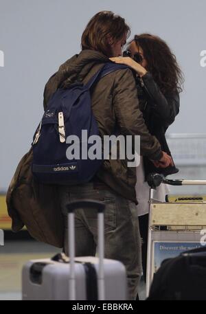 Joueur de football croate Niko Kranjcar Zrinka Cvitesic et sa petite amie à l'aéroport de Zagreb comprend : Nitko Zrinka Cvitesic,Kranjcar Où : Zagreb, Croatie Quand : 26 mai 2014 Banque D'Images