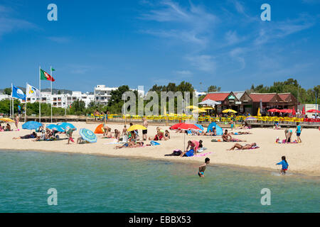 Fuseta Lagoon beach en été, Algarve Portugal Banque D'Images