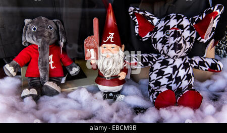 Tuscaloosa, Alabama, USA. 28 Nov, 2014. Affichage d'une fenêtre d'un store sur University Avenuue à la veille du bol de fer 2014 match entre l'Université de l'Alabama et de l'Université d'Auburn. © Brian Cahn/ZUMA/Alamy Fil Live News Banque D'Images