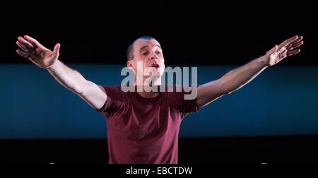 Tom Vaughan-Lawlor effectue dans 'Howie the Rookie' par Mark O'Rowe à la Fosse du Barbican Theatre, Londres Banque D'Images