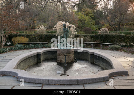 Burnett fontaine au jardin conservatoire de Central Park, à New York. Banque D'Images