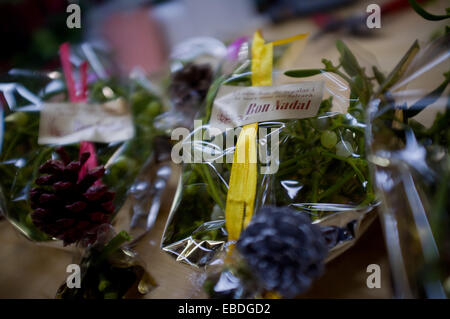 Barcelone, Catalogne, Espagne. 28 novembre, 2014. Le marché de Noël de Barcelone (Fira de Santa Llucia) s'ouvre pour offrir une grande variété de décoration de Noël et les pièces pour faire la crèche. Crédit : Jordi Boixareu/Alamy Live News Banque D'Images