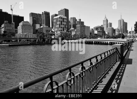 Melbourne, Victoria cityscape prises sur la rivière Yarra. Banque D'Images