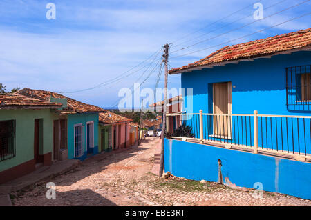 Bâtiments colorés, scène de rue, Trinidad, Cuba, Antilles, Caraïbes Banque D'Images