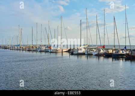 Voiliers du port de plaisance avec, à Orth, Schleswig-Holstein, île de Fehmarn Baltique, mer Baltique, Allemagne Banque D'Images