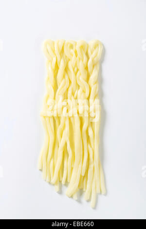 La cuisine slovaque - Fromage de chaîne en forme de petites tresses (Korbaciky) Banque D'Images