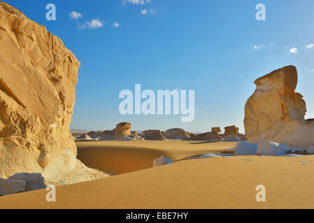 Les Formations de roche dans le désert blanc, Désert de Libye, désert du Sahara, Nouvelle Vallée Gouvernorat, Egypte Banque D'Images