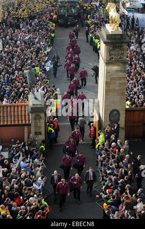 Twickenham, London, UK. 29 novembre, 2014. Angleterre Squad arrivent à Twickenham Angleterre V Australie Angleterre V Australie, Qbe International Automne 2014 Twickenham, Londres, Angleterre 29 novembre 2014 automne Qbe International, 29/11/2014 : Crédit photo Allstar Bibliothèque/Alamy Live News Banque D'Images