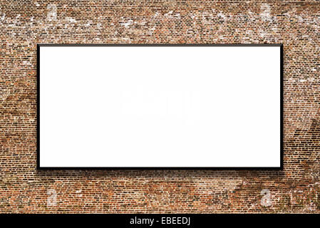 Big Empty billboard attaché à un mur en brique en l'espace de copie de la publicité de plein air. Banque D'Images