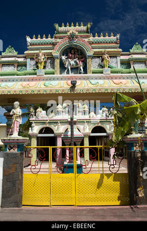 Ile Maurice, Cap Malheureux, pleines de Hindu Shiva Temple Gate Banque D'Images