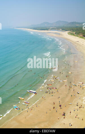 Vue de la plage de la tour-gopuram dans Murudeshwar, Karnataka, Inde. Banque D'Images