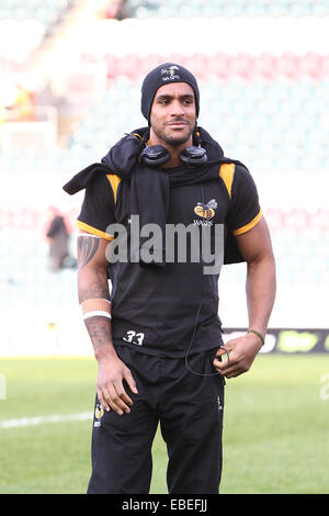 Leicester, Royaume-Uni. 29 Nov, 2014. Aviva Premiership Rugby. Leicester Tigers et London Wasps. Tom Varndell (London Wasps) se réchauffe avant le coup d'envoi : Action Crédit Plus Sport/Alamy Live News Banque D'Images