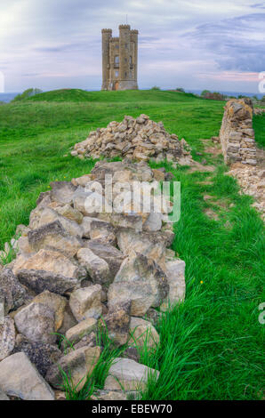 Broadway Tower dans le Worcestershire comme vu au coucher du soleil Banque D'Images