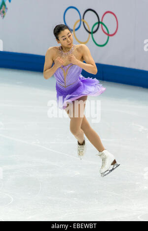 Mao Asada (JPN) compétiteur dans le patinage artistique Programme court aux Jeux Olympiques d'hiver de Sotchi en 2014, Banque D'Images