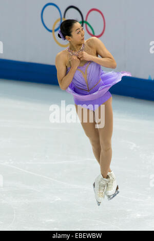 Mao Asada (JPN) compétiteur dans le patinage artistique Programme court aux Jeux Olympiques d'hiver de Sotchi en 2014, Banque D'Images