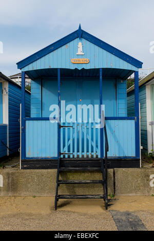 Cabines de plage de couleur vive à Southwold, Suffolk, Angleterre Banque D'Images