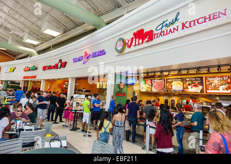 Orlando Florida,Premium Outlets,shopping shopper shoppers magasins marché marchés achats vente, magasins de détail commerces d'affaires Banque D'Images