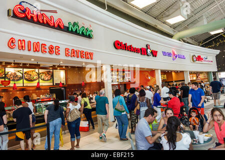 Orlando Florida,Premium Outlets,shopping shopper shoppers magasins marché marchés achats vente, magasins de détail commerces d'affaires Banque D'Images