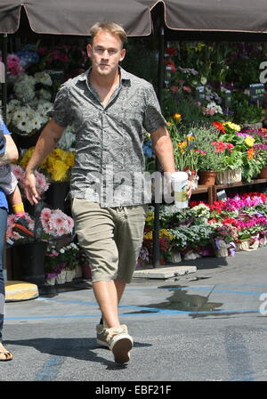 Alanis Morissette avec son mari et leurs fils faire les courses à Brentwood avec : Mario Treadway Où : Los Angeles, California, United States Quand : 27 mai 2014 Banque D'Images