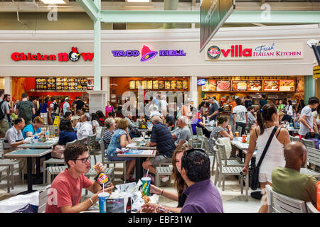 Orlando Florida,Premium Outlets,shopping shopper shoppers magasins marché marchés achats vente, magasins de détail commerces d'affaires Banque D'Images