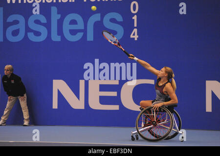 Birmingham, UK. 29 Nov, 2014. Jordanne Whiley (GBR) en poste au cours de sa demi-finale avec Aniek van Koot (NED) au concours Masters de tennis en fauteuil roulant de NEC. Bien que créé un début de Whiley plomb, van Koot a remporté un match à une lutte serrée avec un score de 6-7, 7-5, 6-2. Crédit : Michael Preston/Alamy Live News Banque D'Images