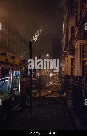 Londres, Royaume-Uni. 30Th Nov, 2014. Feu durant la nuit provoque de graves dommages à Marylebone House, Londres, Royaume-Uni. Crédit : Peter Manning/Alamy Live News Banque D'Images