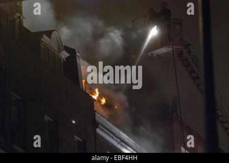 Londres, Royaume-Uni. 30Th Nov, 2014. Feu durant la nuit provoque de graves dommages à Marylebone House, Londres, Royaume-Uni. Crédit : Peter Manning/Alamy Live News Banque D'Images