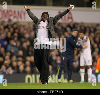 Londres, Royaume-Uni. 27 Nov, 2014. Un pas vient sur le terrain .Europa League Groupe C- Tottenham vs Partizan Belgrade - White Hart Lane - Angleterre - 27 novembre 2014 - Photo David Klein/Sportimage. © csm/Alamy Live News Banque D'Images