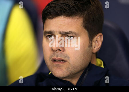 Londres, Royaume-Uni. 27 Nov, 2014. Mauricio Pochettino Tottenham's regarde.Europa League Groupe C- Tottenham vs Partizan Belgrade - White Hart Lane - Angleterre - 27 novembre 2014 - Photo David Klein/Sportimage. © csm/Alamy Live News Banque D'Images