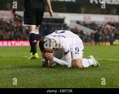 Londres, Royaume-Uni. 27 Nov, 2014. Roberto soldado de Tottenham cherche sur découragée.Europa League Groupe C- Tottenham vs Partizan Belgrade - White Hart Lane - Angleterre - 27 novembre 2014 - Photo David Klein/Sportimage. © csm/Alamy Live News Banque D'Images