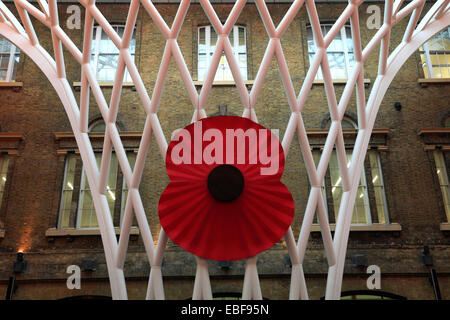 Coquelicot géant à l'intérieur de la gare de Kings Cross, East Coast Main Line, ville de Londres, Angleterre, Royaume-Uni Banque D'Images