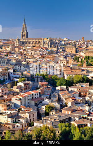 L'Espagne, Castille la Manche : vue verticale de l'UNESCO World Heritage town Toledo Banque D'Images