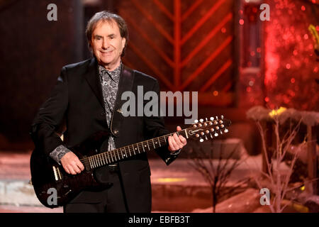 Suhl, Allemagne. 29 Nov, 2014. Chanteur Chris de Burgh au cours de la '100000' Adventsfest der Lichter (Avènement de la lumières 100000 Fest' dans le centre de congrès à Suhl, Allemagne, 29 novembre 2014. Le programme de musique a été diffusée en direct sur ARD. Photo : Andreas LANDER/dpa/Alamy Live News Banque D'Images