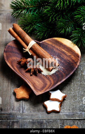 Biscuits de Noël à la cannelle et anis Banque D'Images