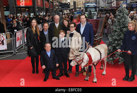 30 septembre 2014 - Londres, Angleterre, Royaume-Uni - Stephen Graham, Jim Broadbent, Jodie Whittaker, Rafe Spall, Joshua McGuire, Kit Connor et assister à Warwick Davis 'Obtenir' Santa UK film premiere vue à Leciester Square. (Crédit Image : © Ferdaus Shamim/Zuma sur le fil) Banque D'Images