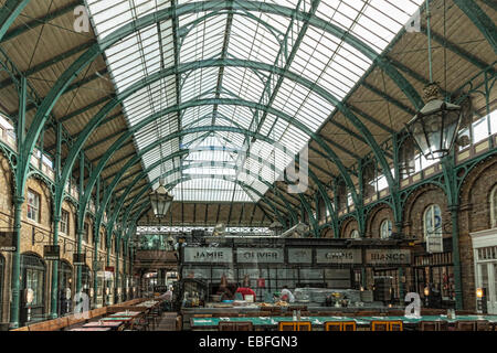 Vue sur le restaurant de Jamie Oliver, appelé ''Union Jacks'' à Covent Garden, Londres, Angleterre, Grande-Bretagne. Banque D'Images