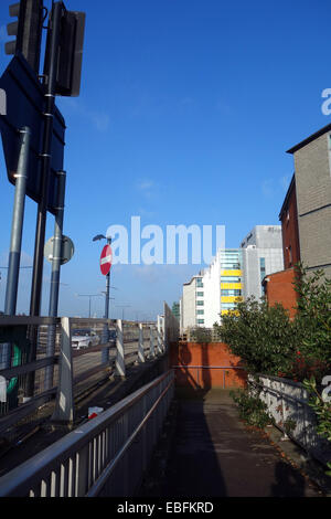 Tour de blocs le long de la Croix de l'Ouest route de Shepherd's Bush à Londres's Westway Banque D'Images