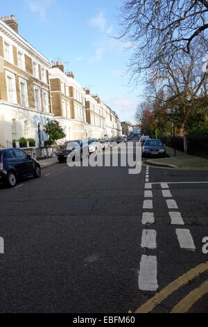 L'autre côté de la rue /private wealth ? L'ensemble de St Anne's Road est le logement établi plus Banque D'Images