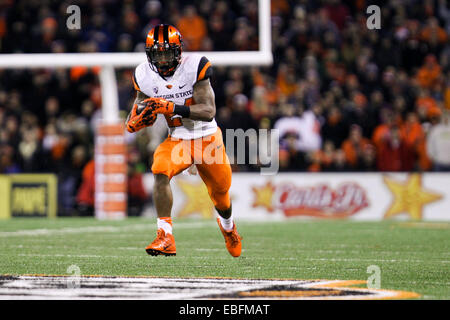 Le 29 novembre 2014 - STORM WOODS (24) exécute la balle. L'Université de l'Oregon joue à l'état de l'Oregon de Reser Stadium le 29 novembre 2014. © David Blair/ZUMA/Alamy Fil Live News Banque D'Images