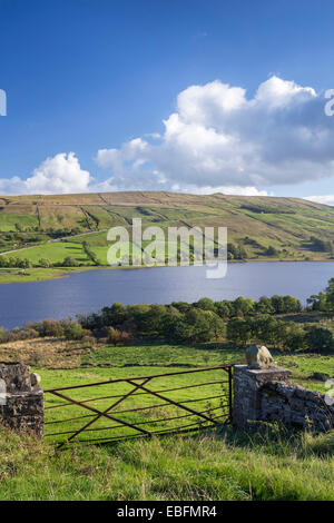 Vue sur semer l'eau dans le Yorkshire du Nord. Banque D'Images