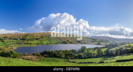 Vue sur semer l'eau dans le Yorkshire du Nord. Banque D'Images