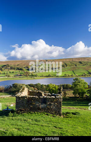 Vue sur semer l'eau dans le Yorkshire du Nord. Banque D'Images