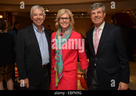 L'Institut Wistar nommé Allan Bud Selig, commissaire de la Ligue Majeure de Baseball, comme les 2014 Récipiendaire du Prix du président Wistar. Avec : Doug Briggs,Bonnie Clark Où : Philadelphia, Pennsylvania, United States Quand : 28 mai 2014 Banque D'Images