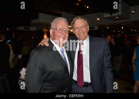 L'Institut Wistar nommé Allan Bud Selig, commissaire de la Ligue Majeure de Baseball, comme les 2014 Récipiendaire du Prix du président Wistar. Avec : David Giles,Bud Selig Où : Philadelphia, Pennsylvania, United States Quand : 28 mai 2014 Banque D'Images