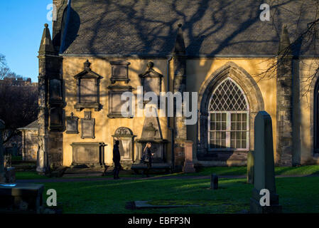 Les ombres de l'hiver sur le mur sud de Greyfriars Kirk à Édimbourg, Écosse, Royaume-Uni. Banque D'Images