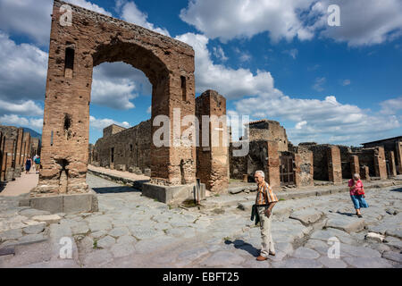 L'Arche de Caligula à Pompéi, Italie. Banque D'Images