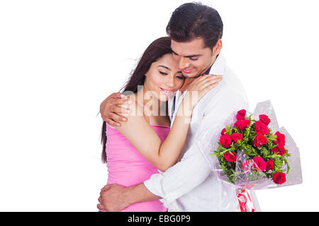 Couple indien propose de la Saint Valentin Banque D'Images