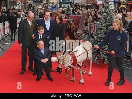 London, UK, UK. 30Th Nov, 2014. Stephen Graham, Jim Broadbent, Jodie Whittaker, Rafe Spall, Joshua McGuire, Kit Connor et assister à Warwick Davis 'Obtenir' Santa UK film premiere vue à Leciester Square. © Ferdaus Shamim/ZUMA/Alamy Fil Live News Banque D'Images