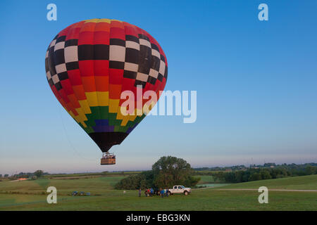 Le ballon à air chaud avec les passagers. Indianola, Iowa. Banque D'Images