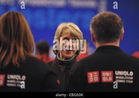 Birmingham, UK. 30 novembre, 2014. Birgitte Eva, Son Altesse Royale la duchesse de Gloucester, de parler à des représentants de la NEC concours Masters de tennis en fauteuil roulant. Crédit : Michael Preston/Alamy Live News Banque D'Images